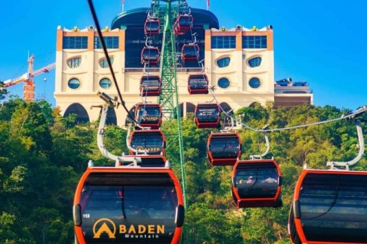 Cáp treo núi Bà Đen