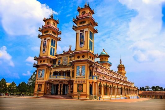 Tòa thánh Tây Ninh - Tour du lịch miền Tây Núi Bà Đen