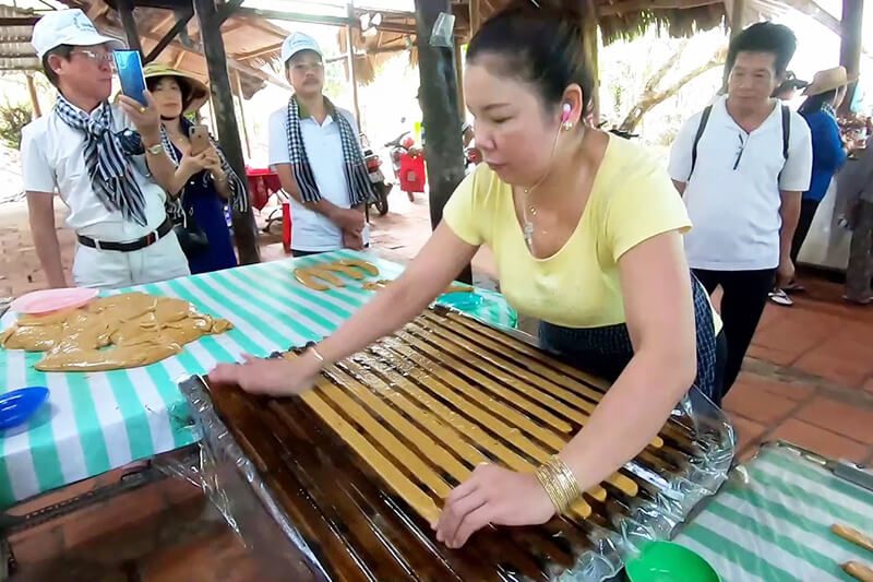 Xưởng làm kẹo dừa tour du thuyền mekong