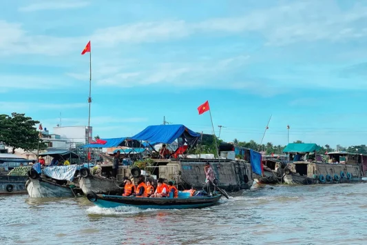 Tour Miền Tây 5 Ngày 4 Đêm: Cần Thơ - Bến Tre - Tây Ninh - TP HCM - Củ Chi